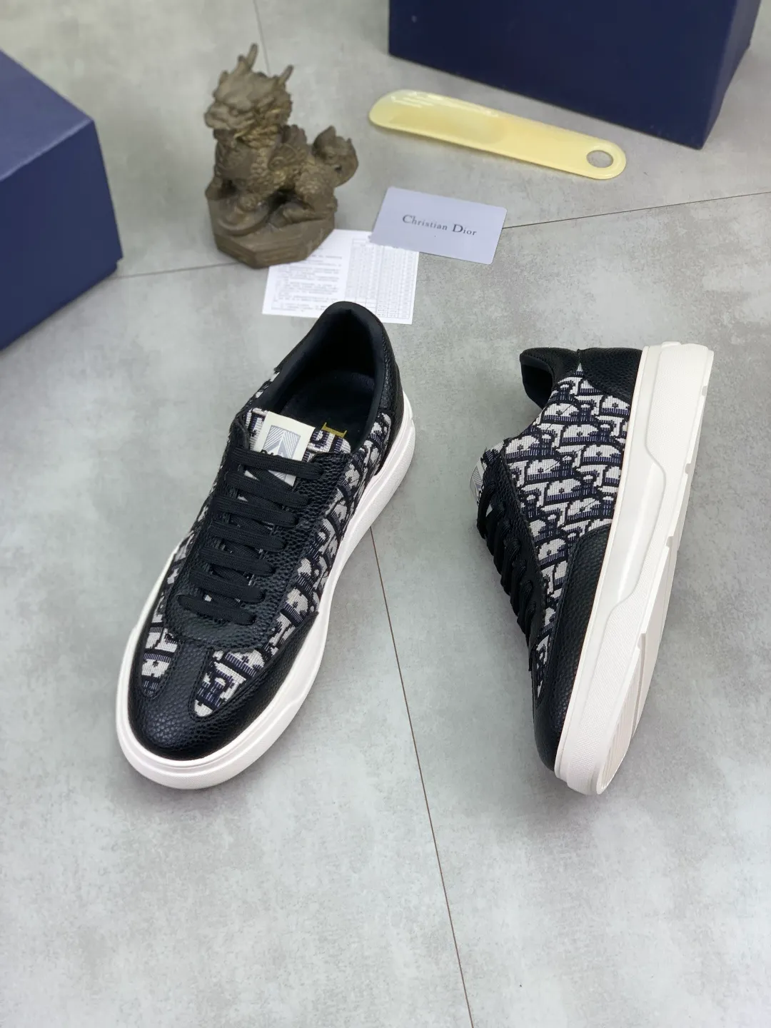 Men's men's shoes P420💰[New style]🆘[Dior] Dior original lace-up low-top men's shoes Classic casual shoes 🔥This model is the official classic model with high quality and made by famous original designers. It is made of high-quality cowhide with original materials➕comfortable and breathable mesh lining➕pigskin insole. The perfect last shape and generous and fashionable design have attracted many consumers and are suitable for drivers to drive🚗. What you want is the best quality in the market. Color: 4️⃣Color Code number: 38--44 (45 customized)